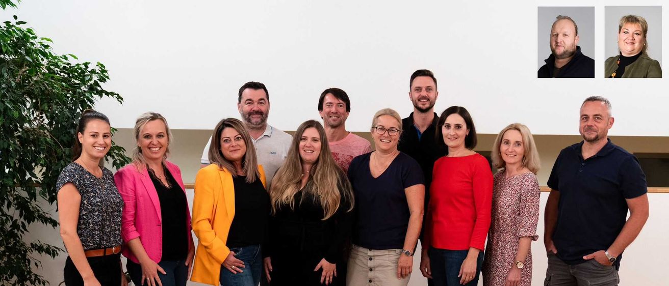 Bild enthält, Groupshot, Person, Adult, Female, Woman, Male, Man, Coat, Skirt, Shorts