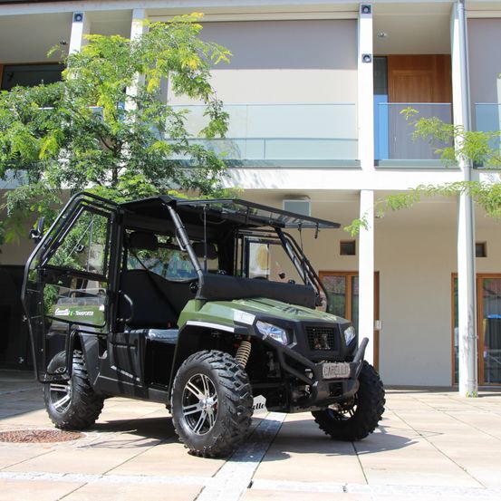 Bild enthält, Machine, Wheel, Car, Transportation, Vehicle, Alloy Wheel, Car Wheel, Spoke, Tire