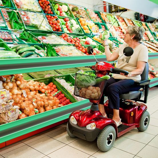 Bild enthält, Adult, Male, Man, Person, Wheel, Indoors, Shop, Market, Grocery Store, Face
