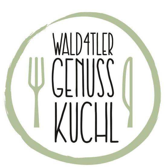 Kreisförmiges Logo mit dem Text Wald4tler Genuss Kuchl, mit zwei Gabelsymbolen auf beiden Seiten des Textes.