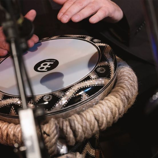 Bild enthält, Drum, Musical Instrument, Percussion, Person, Body Part, Finger, Hand