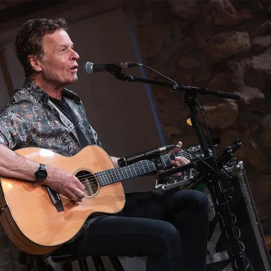 Adult, Male, Man, Person, Performer, Guitar, Guitarist, Musician, Solo Performance, Microphone