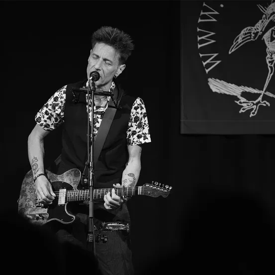 Adult, Male, Man, Person, Guitar, Musical Instrument, Performer, Solo Performance, Microphone, Guitarist