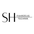 Das Bild zeigt das SH-Logo, das die Buchstaben SH in Fettdruck mit einer horizontalen Linie in der Mitte enthält, über dem Text 'Fahrzeug Technik', was im Deutschen 'Fahrzeugtechnik' bedeutet.