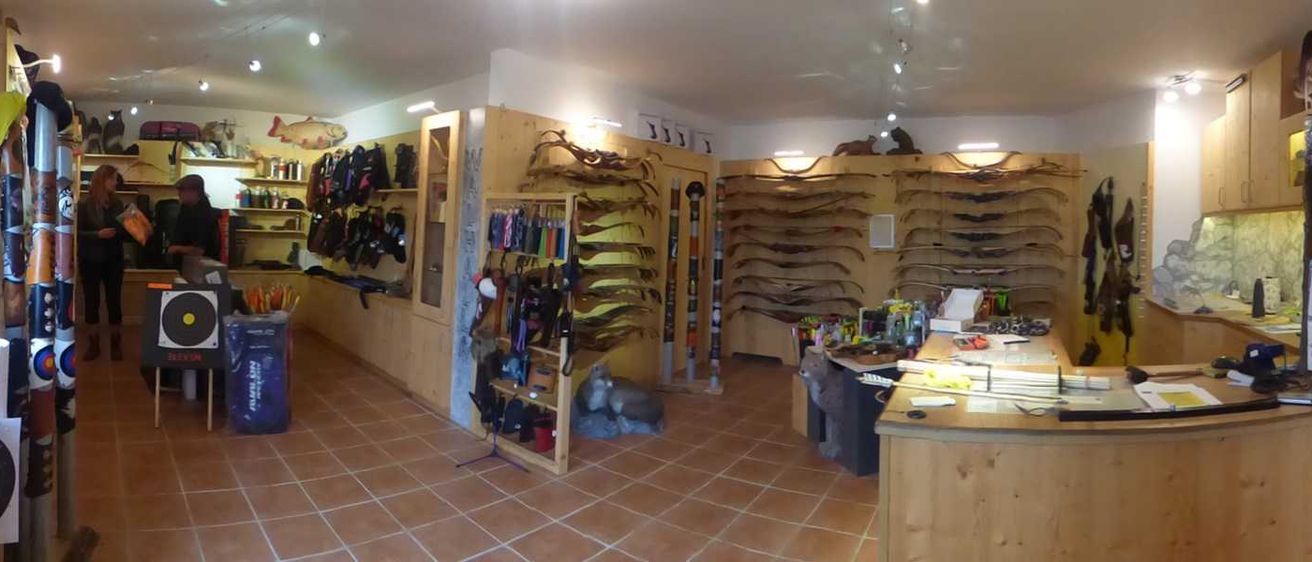 Bild enthält, Shop, Person, Indoors, Market, Shoe Shop