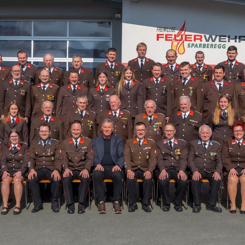 Bild enthält, People, Person, Groupshot, Team, Clothing, Formal Wear, Suit