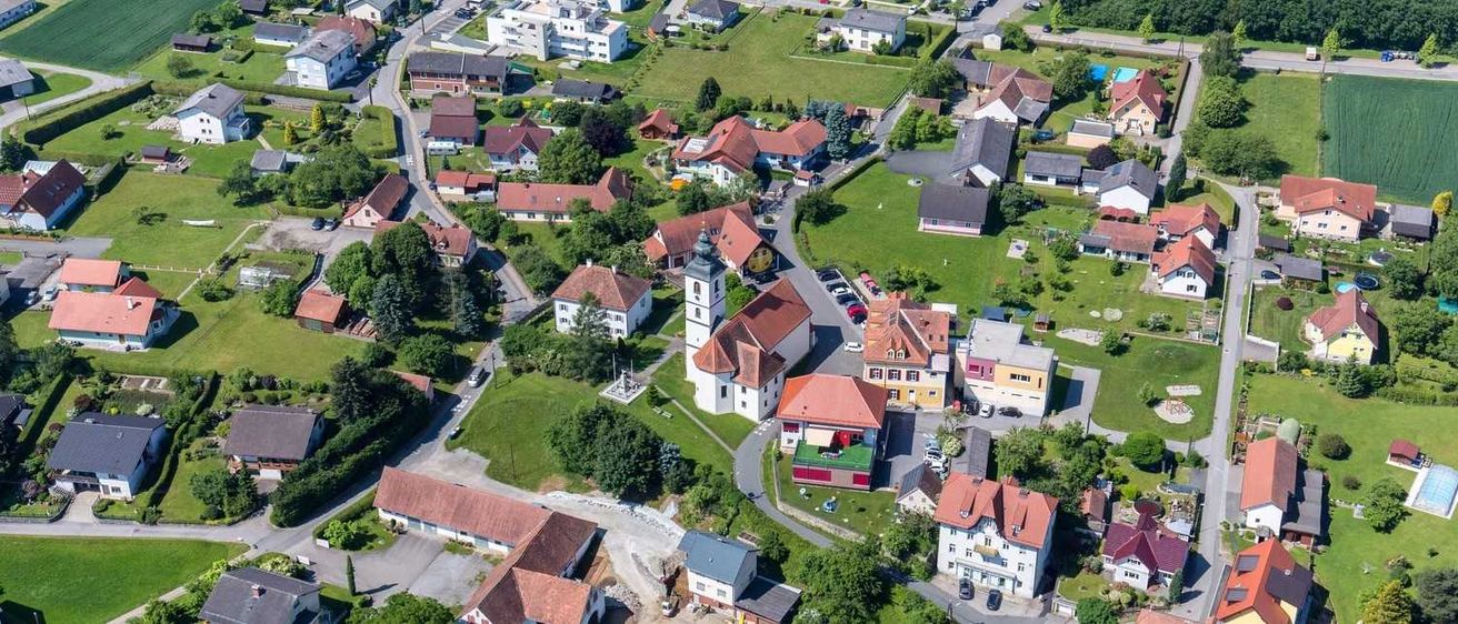 Bild enthält, Architecture, Building, Suburb, Outdoors, Housing, House