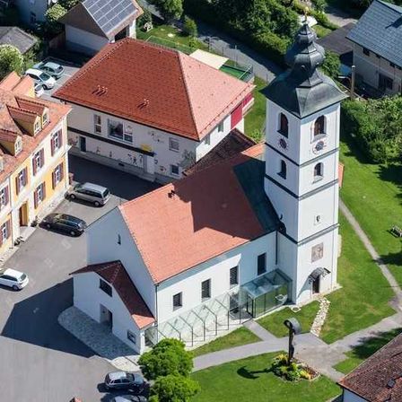 Bild enthält, Outdoors, Architecture, Building, Housing, Driveway, House, Aerial View