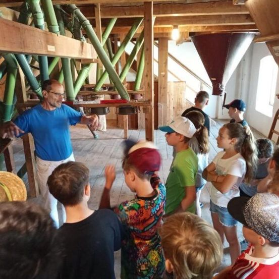 Bild enthält, People, Person, Adult, Male, Man, Boy, Child, Wood, Face, Head