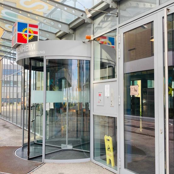 Bild enthält, Door, Revolving Door