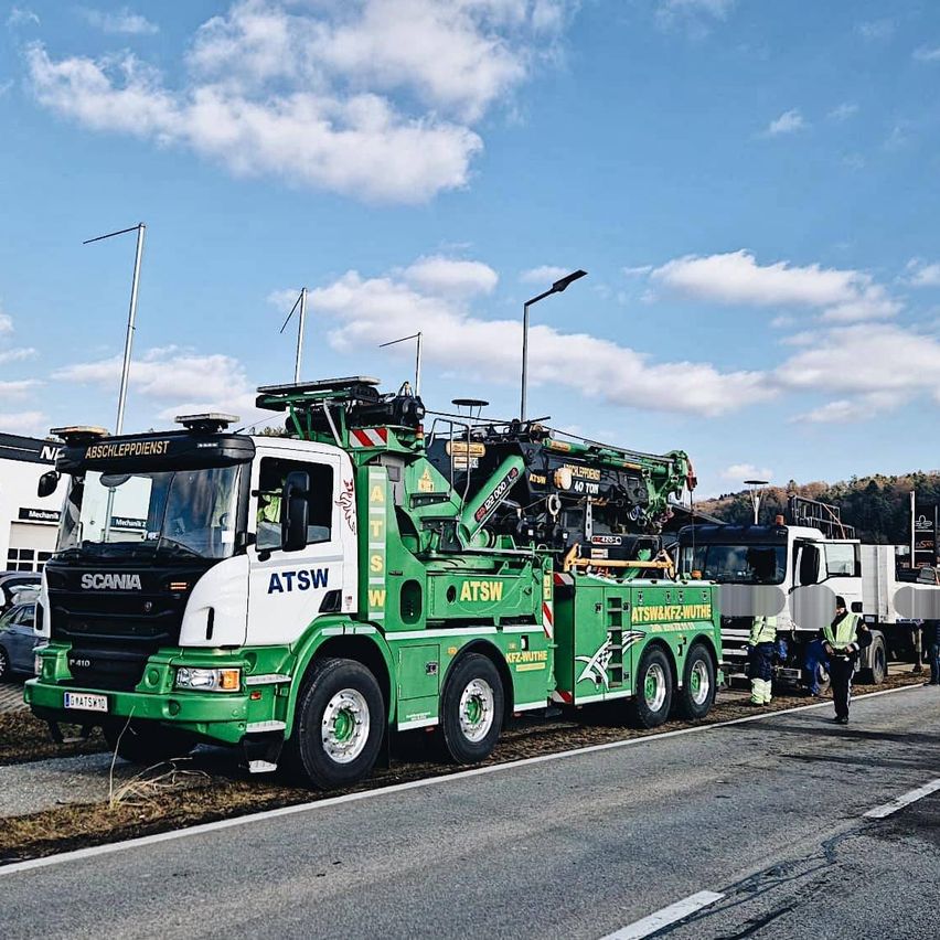 Bild enthält, Transportation, Truck, Vehicle, Person, Flat Bed Truck, Machine, Wheel