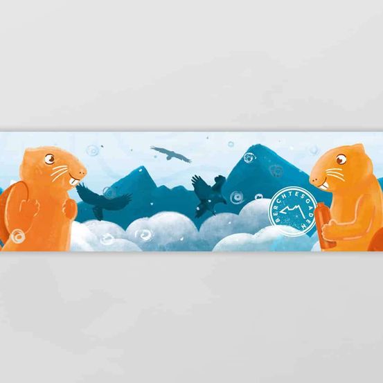 Illustration von zwei Bibern in einer Unterwasserszene mit Bergen, Vögeln und Blasen im Hintergrund. Das Logo von Berchtesgaden befindet sich in der Mitte.