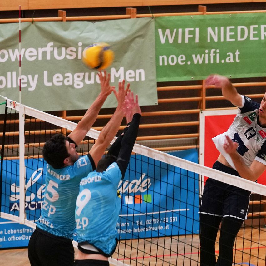 Bild enthält, People, Person, Boy, Male, Teen, Adult, Man, Volleyball (Ball), Playing Volleyball, Volleyball Game