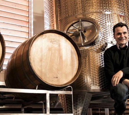 Bild enthält, Factory, Adult, Male, Man, Person, Alcohol, Beverage, Outdoors, Nature, Countryside