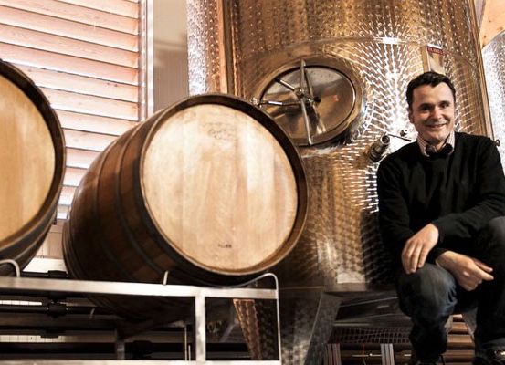 Bild enthält, Factory, Adult, Male, Man, Person, Alcohol, Beverage, Outdoors, Nature, Countryside