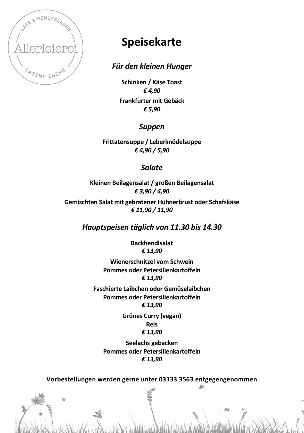 Eine Speisekarte listet verschiedene Gerichte auf. Vorspeisen umfassen Schinken/Käse Toast für 4,90 € und Frankfurter mit Gebäck für 5,90 €. Suppen umfassen Frittatensuppe und Leberknödelsuppe, die jeweils 4,90 € und 5,90 € kosten. Salate umfassen Kleinen Beilagensalat für 3,90 € und Großen Beilagensalat für 4,90 €. Hauptgerichte beginnen bei 13,90 €.
