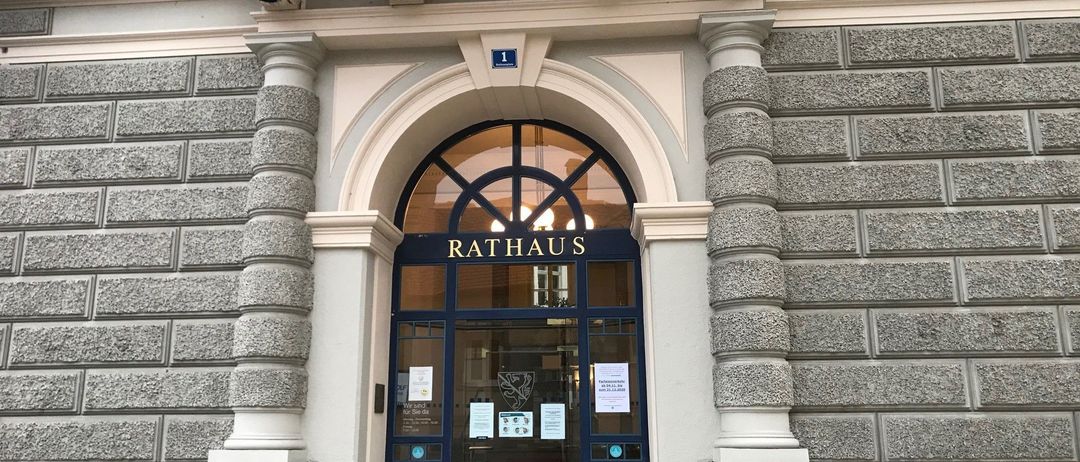 Bild enthält, Architecture, Building, Arch, Urban, Door, City, Shop