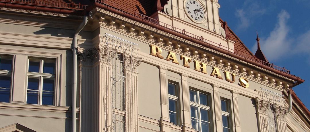 Bild enthält, Architecture, Building, Clock Tower, Tower, Monastery, Housing, House