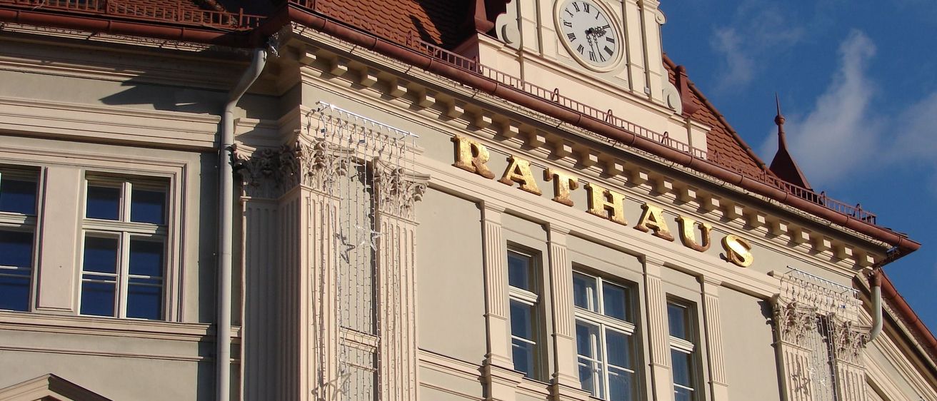 Bild enthält, Architecture, Building, Clock Tower, Tower, Monastery, Housing, House