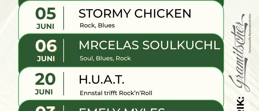 Ein Plakat listet verschiedene Musikveranstaltungen auf. Vom 22. Mai bis 5. Juni sind Blue Chilis, Stormy Chicken und Mrcelas Soulkuchl zu sehen. Vom 6. Juni bis 3. Juli folgen H.U.A.T., Emely Myles und Vintage Fire. Vom 17. bis 31. Juli sind Philipp Griessler und Birdland Jazzband zu erleben.