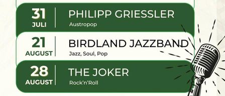 Ein grünes Plakat listet Termine und Künstler auf: Blue Chilis am 22. Mai, Stormy Chicken am 5. Juni, Mrcelas Soulkuchl am 6. Juni, H.U.A.T. am 20. Juni, Emely Myles am 3. Juli, Vintage Fire am 17. Juli, Philipp Griessler am 31. Juli und Birdland Jazzband am 21. August.
