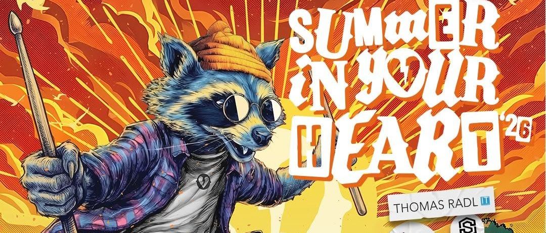 Ein Plakat zeigt einen Waschbären mit Bandana und Sonnenbrille. Er hält ein Skateboard und springt, umgeben von verschiedenen Aufklebern. Der Veranstaltungsname 'Ju Wolfsberg' und das Datum '10. Juli 2020' sind prominent angezeigt.