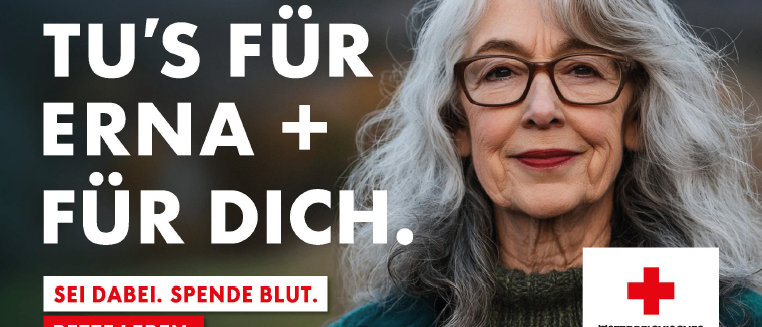 Eine Werbung für eine Blutspende-Veranstaltung am 31. August 2026 von 15:00 bis 20:00 Uhr in der Rotkreuz-Bezirksstelle Wolfsberg. Es zeigt eine ältere Frau mit weißem Haar und Brille, die eine grüne Jacke mit einem roten Kreuz-Logo trägt. Der Text ermutigt die Menschen, dort zu sein, Blut zu spenden und Leben zu retten.