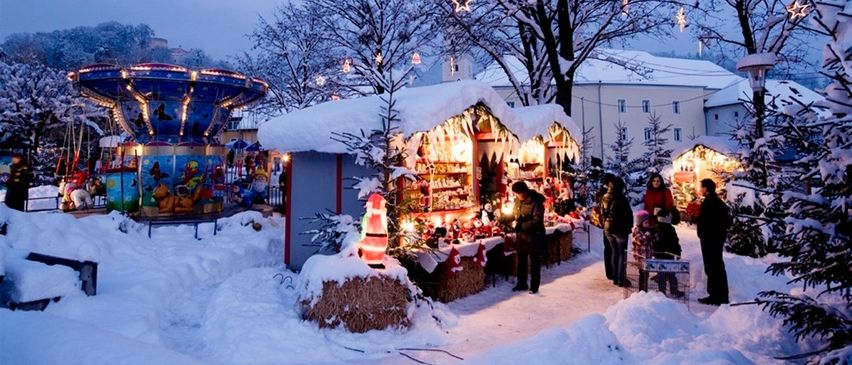 Bild enthält, Person, Urban, Christmas, Christmas Decorations, Festival, Outdoors