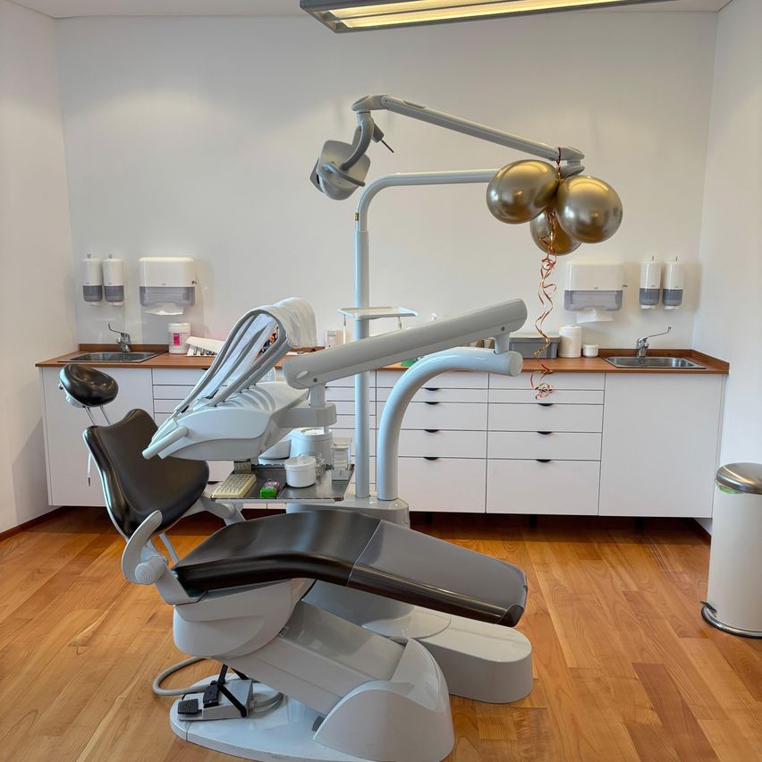 Bild enthält, Clinic, Architecture, Building, Hospital, Operating Theatre, Indoors