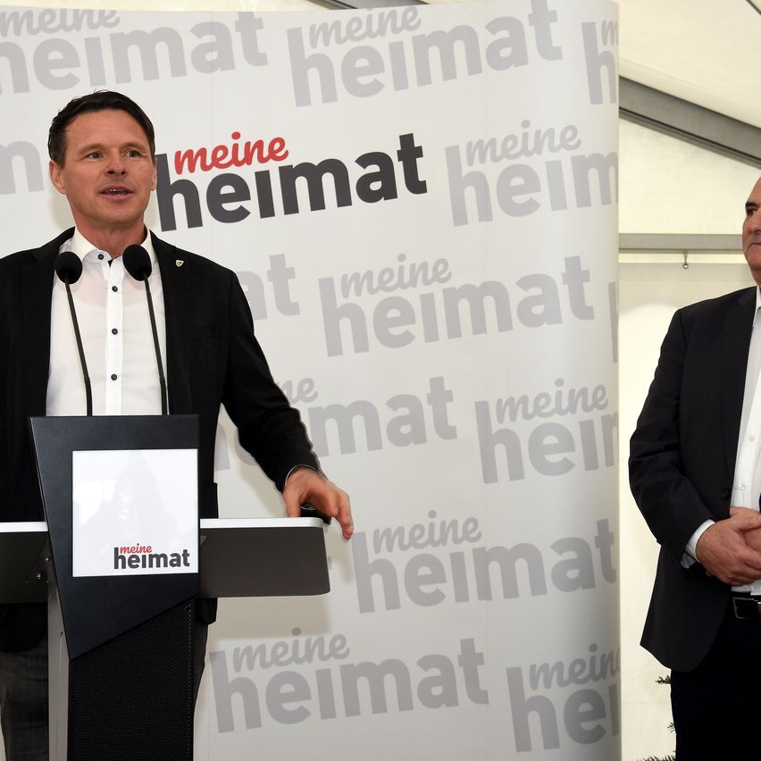 Bild enthält, Crowd, Person, People, Adult, Male, Man, Audience, Face, Suit, Speech