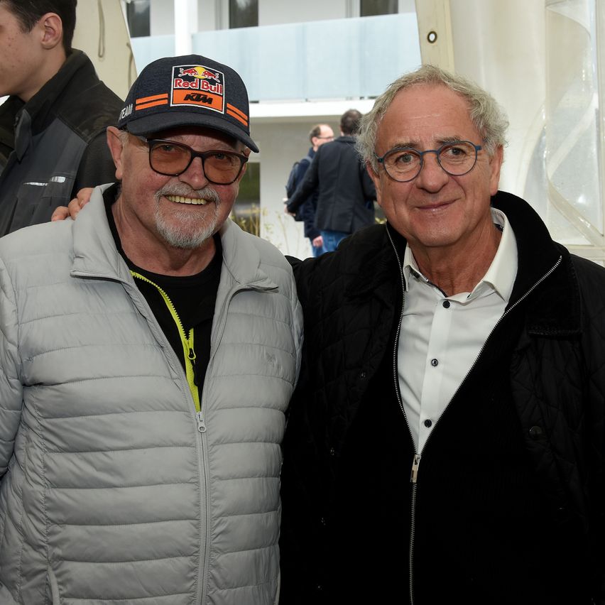 Bild enthält, Coat, Jacket, Cap, Hat, Baseball Cap, Adult, Male, Man, Person, Face