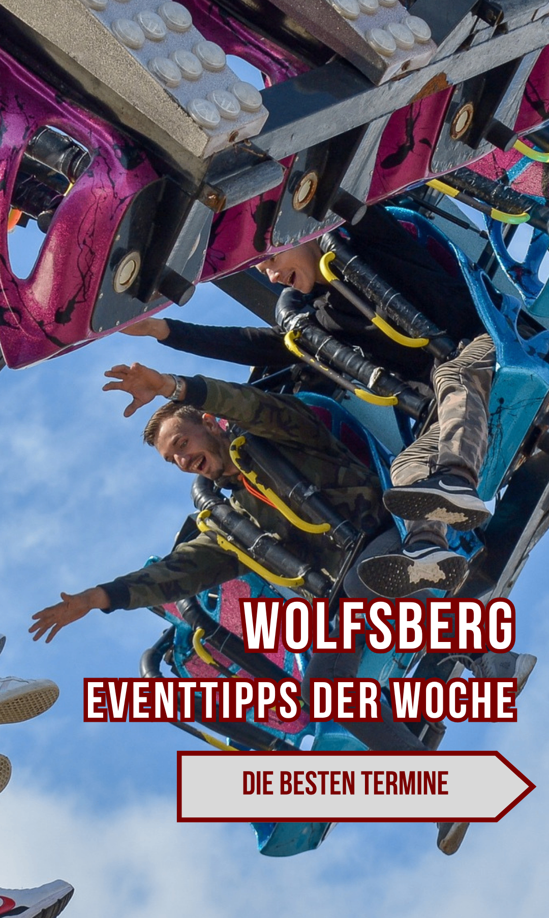 Eine Gruppe von Menschen fährt eine Achterbahn in Wolfsberg. Sie lächeln und sind aufgeregt, und das Bild hat eine Textüberlagerung.