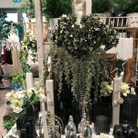 Bild enthält, Christmas, Christmas Decorations, Festival, Christmas Tree, Person