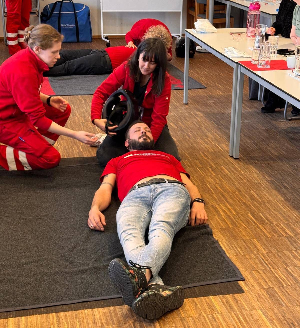 Bild enthält, Adult, Female, Person, Woman, Male, Man, Boy, Teen, Face, Head