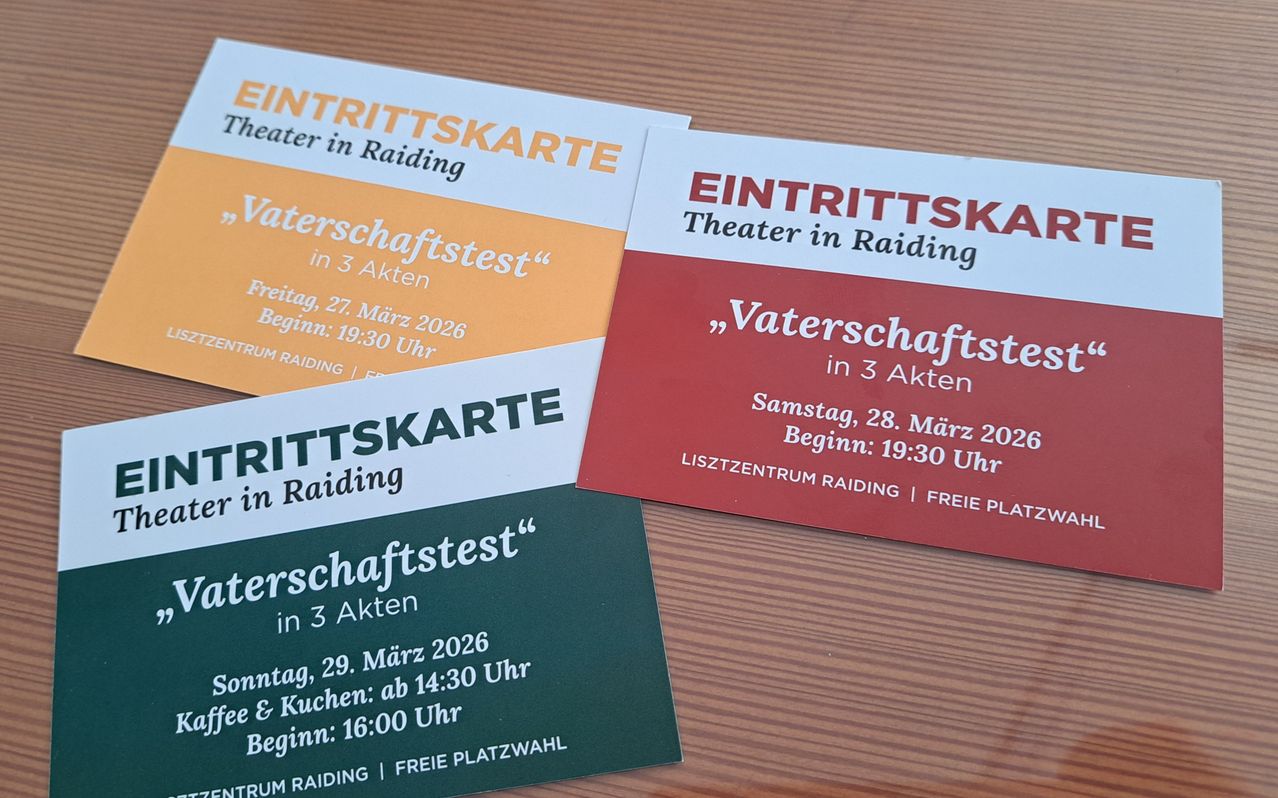 Drei Eintrittskarten für eine Veranstaltung in Raiding am 27., 28. und 29. März 2026. Beginnzeiten sind 19:30, 19:30 und 16:00 Uhr.