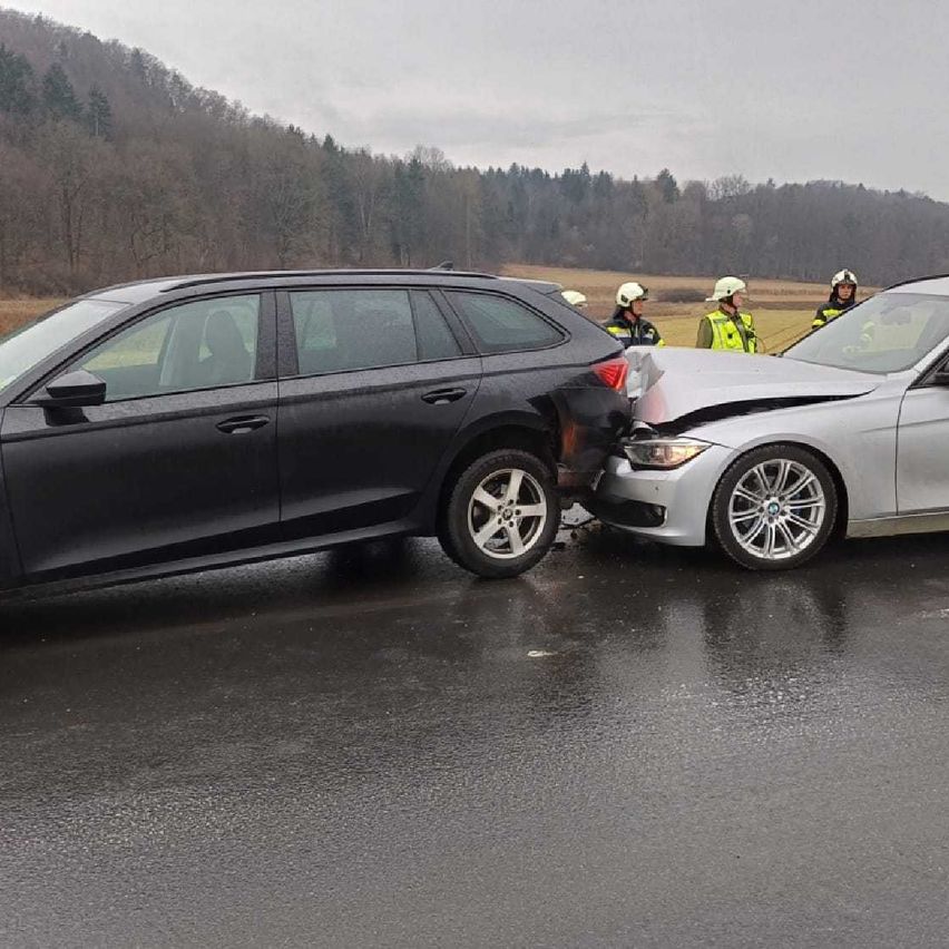 Bild enthält, Machine, Wheel, Spoke, Tire, Car, Vehicle, Person, Helmet, Alloy Wheel, Car Wheel