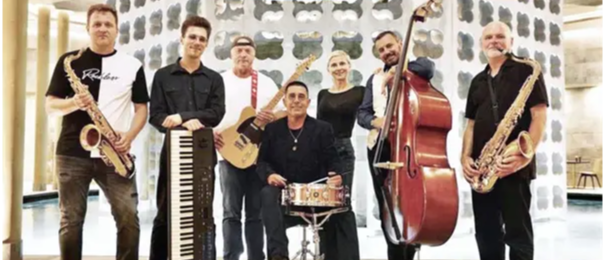 Bild enthält, Group Performance, Music Band, Musical Instrument, Musician, Performer, Person, Adult, Male, Man, Guitar