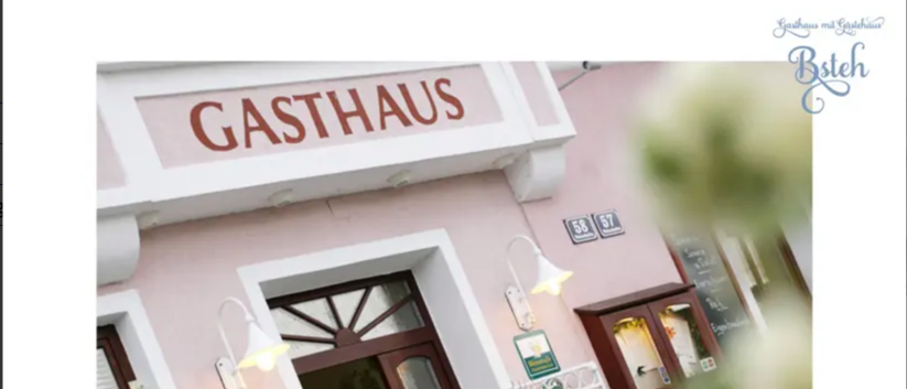 Bild enthält, Indoors, Interior Design, Home Decor, Window, Wood Panels