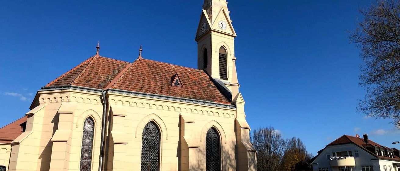 kirche-und-bank-img_2217