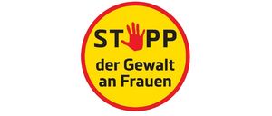 Ein gelber Kreis mit rotem Umriss enthält schwarzen Text, der 'STOPP der Gewalt an Frauen' lautet. Das Wort 'STOPP' ist fett und größer, während 'der Gewalt an Frauen' kleiner ist. Eine rote Hand ist in der Mitte abgebildet.