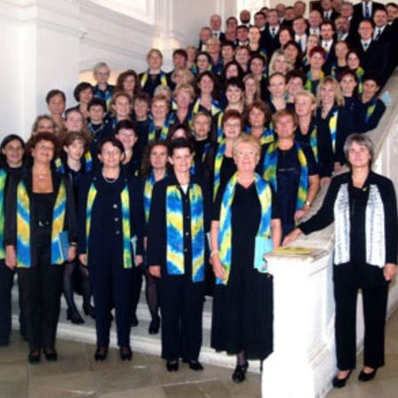 Bild enthält, People, Person, Suit, Adult, Female, Woman, Male, Man, Groupshot, Coat