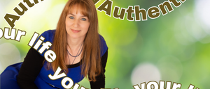 Bild enthält, Photography, Person, Portrait, Adult, Female, Woman, Advertisement, Poster, People, Necklace