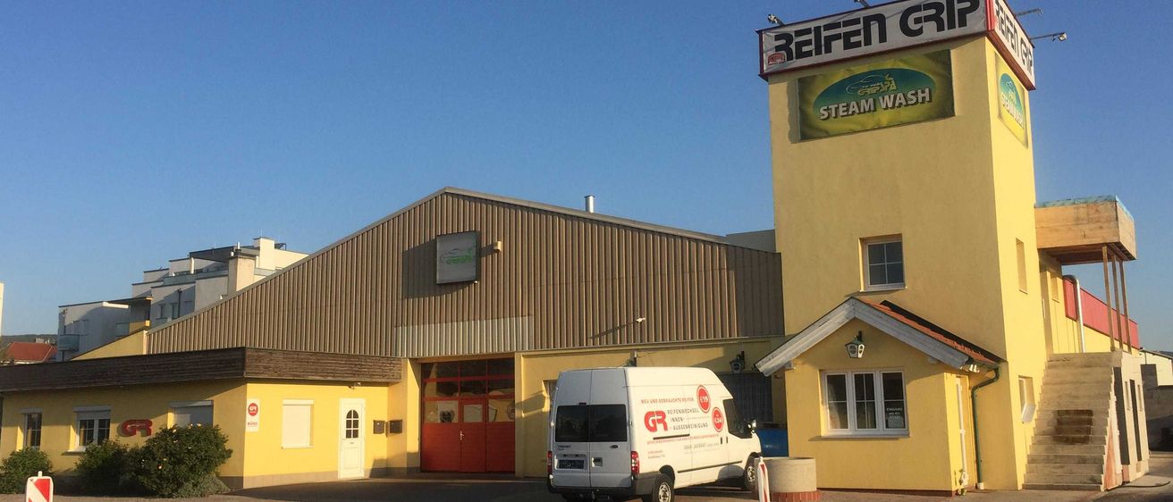 Bild enthält, Hotel, Car, Vehicle, Lamp