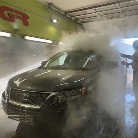 Bild enthält, Car, Car Wash, Transportation, Vehicle, Adult, Male, Man, Person, Face, Head