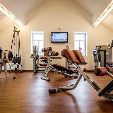 Bild enthält, Working Out, Fitness, Sport, Gym, Computer Hardware, Electronics, Hardware, Monitor, Screen