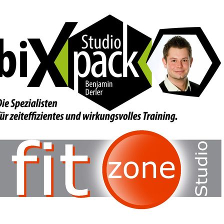 Bild enthält, Advertisement, Poster, Adult, Male, Man, Person, Logo, Face, Head, People