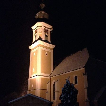 Bild enthält, Bell Tower, Tower, Monastery, Spire, Arch, Gothic Arch, Clock Tower