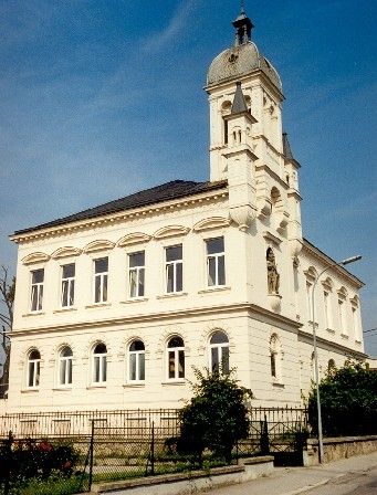 Bild enthält, Architecture, Building, House, Housing, Villa, Monastery, Bell Tower, Tower, Clock Tower, City