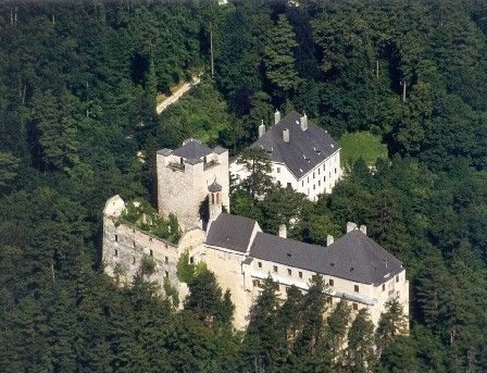 Bild enthält, Architecture, Building, Castle, Fortress, Plant, Vegetation, Outdoors