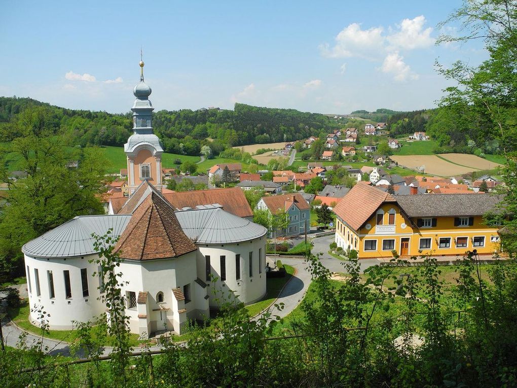  Abschnitt Bild: Bild enthält, Outdoors, Architecture, Building, Nature, Countryside, Rural, Village
